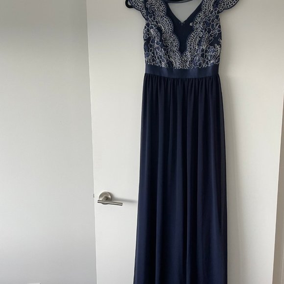 ASOS City Goddess - Maxi Dress with Embroidery - Picture 6 of 7